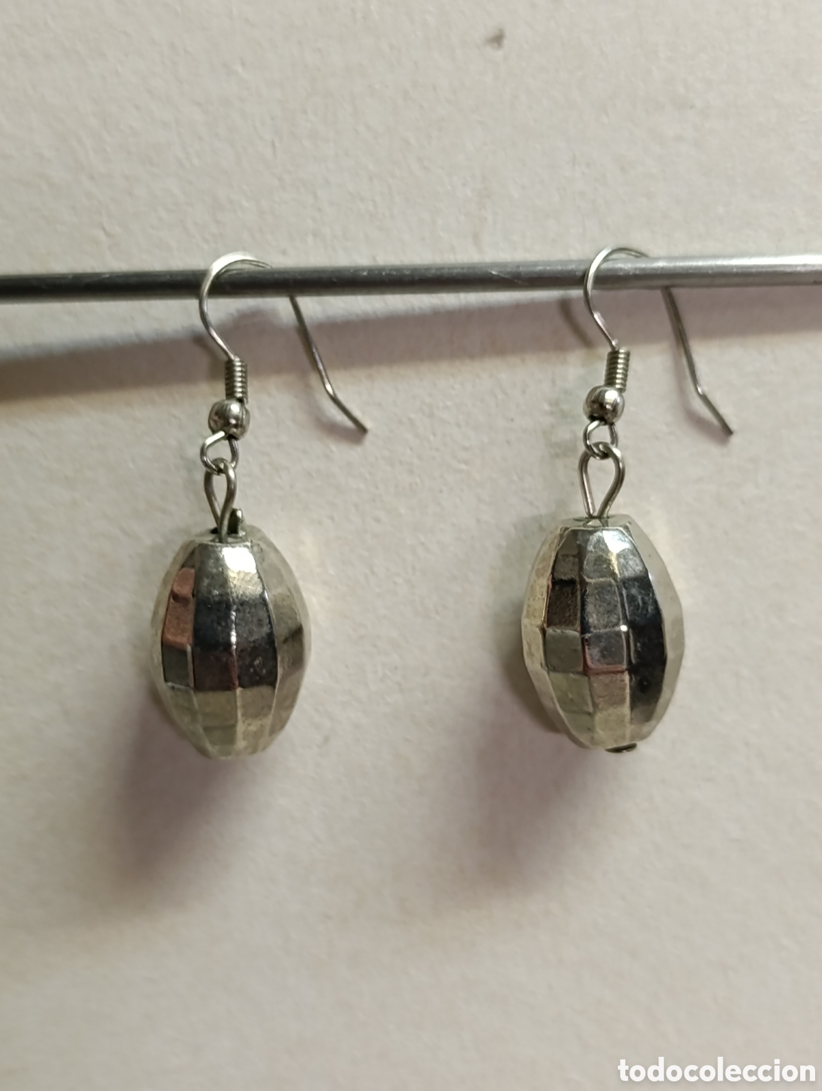 Joyeria: PENDIENTES DE METAL PLATEADO. COLGANTES. - Foto 1