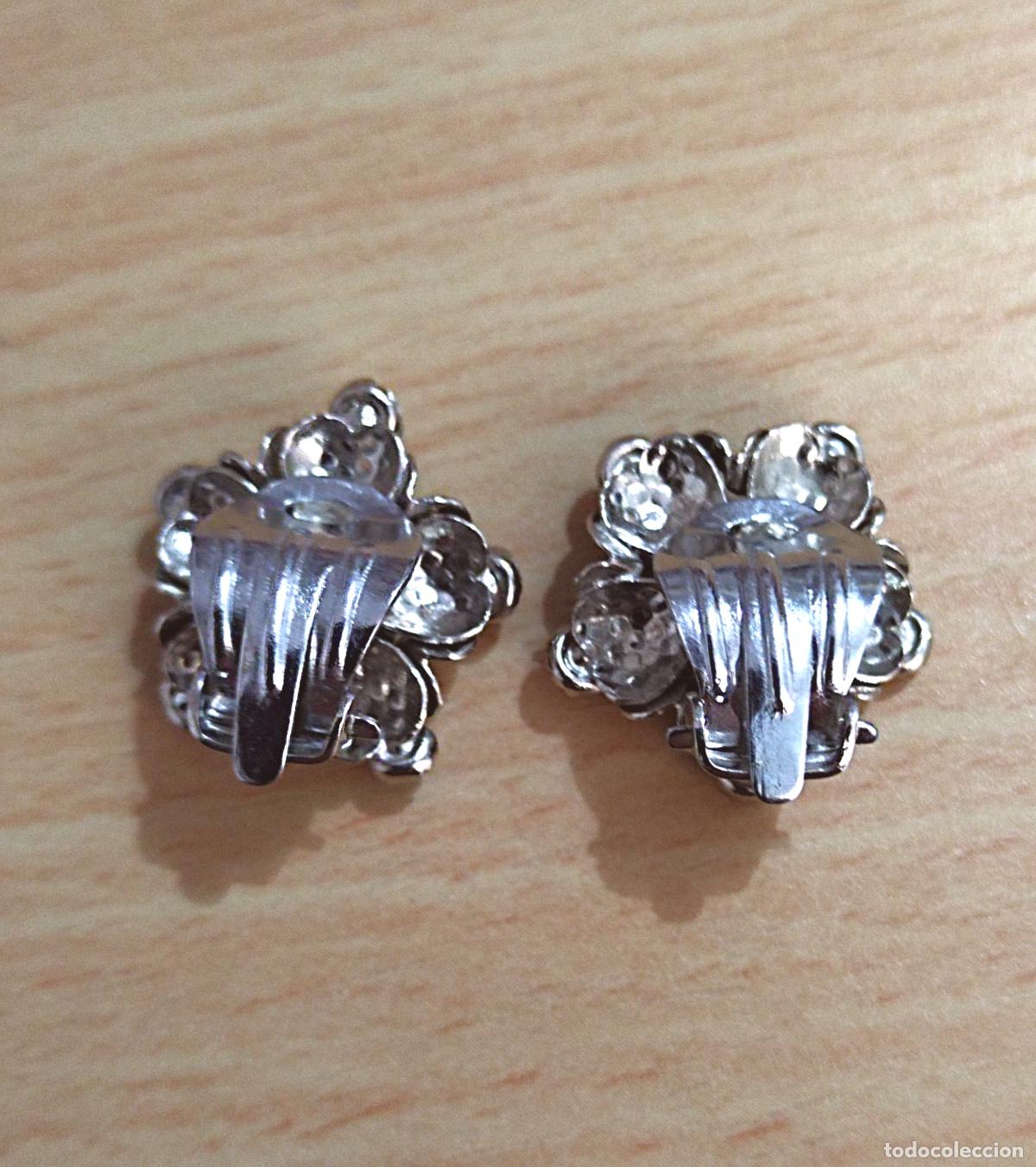 Joyeria: Pendientes plateados forma flor, cierre de clip. - Foto 4