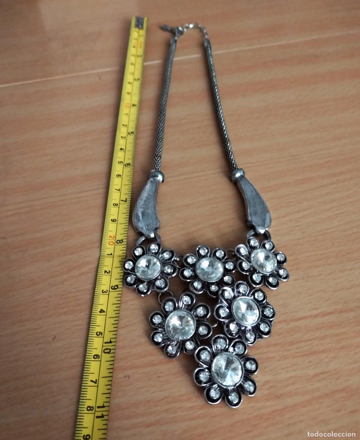 Joyeria: Collar plateado con brillantes cristales. - Foto 2