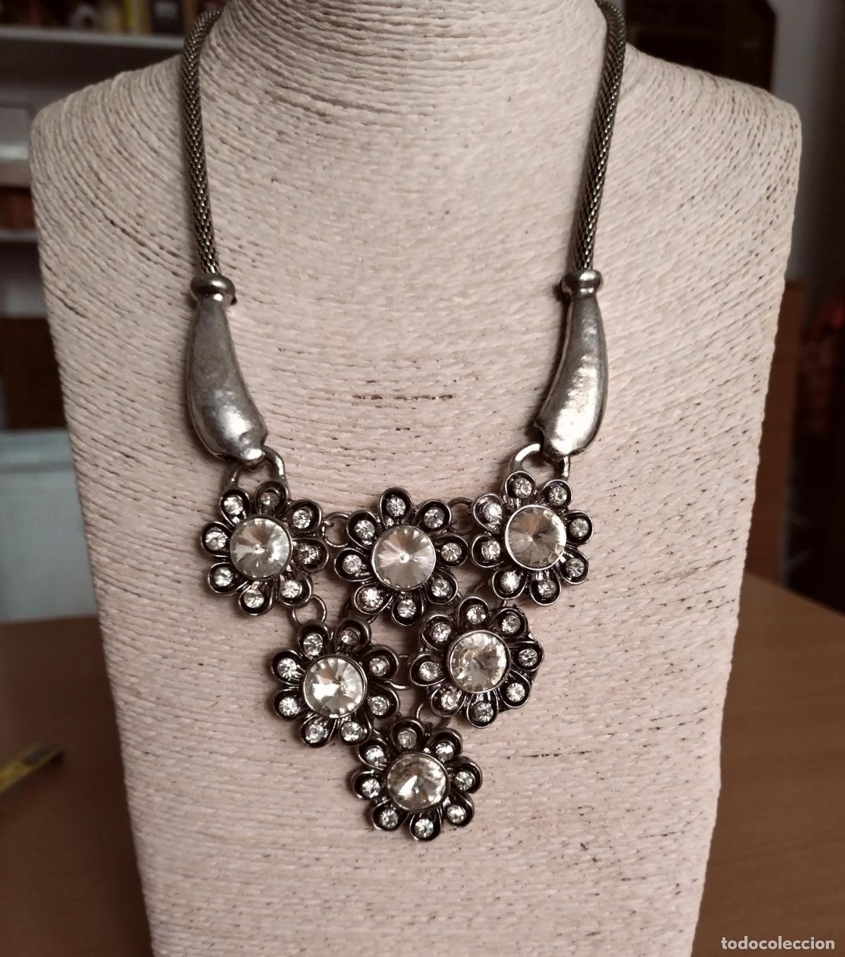 Joyeria: Collar plateado con brillantes cristales. - Foto 5