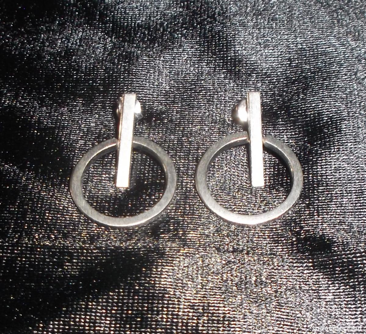 Joyeria: pendientes plateados con aro - Foto 1