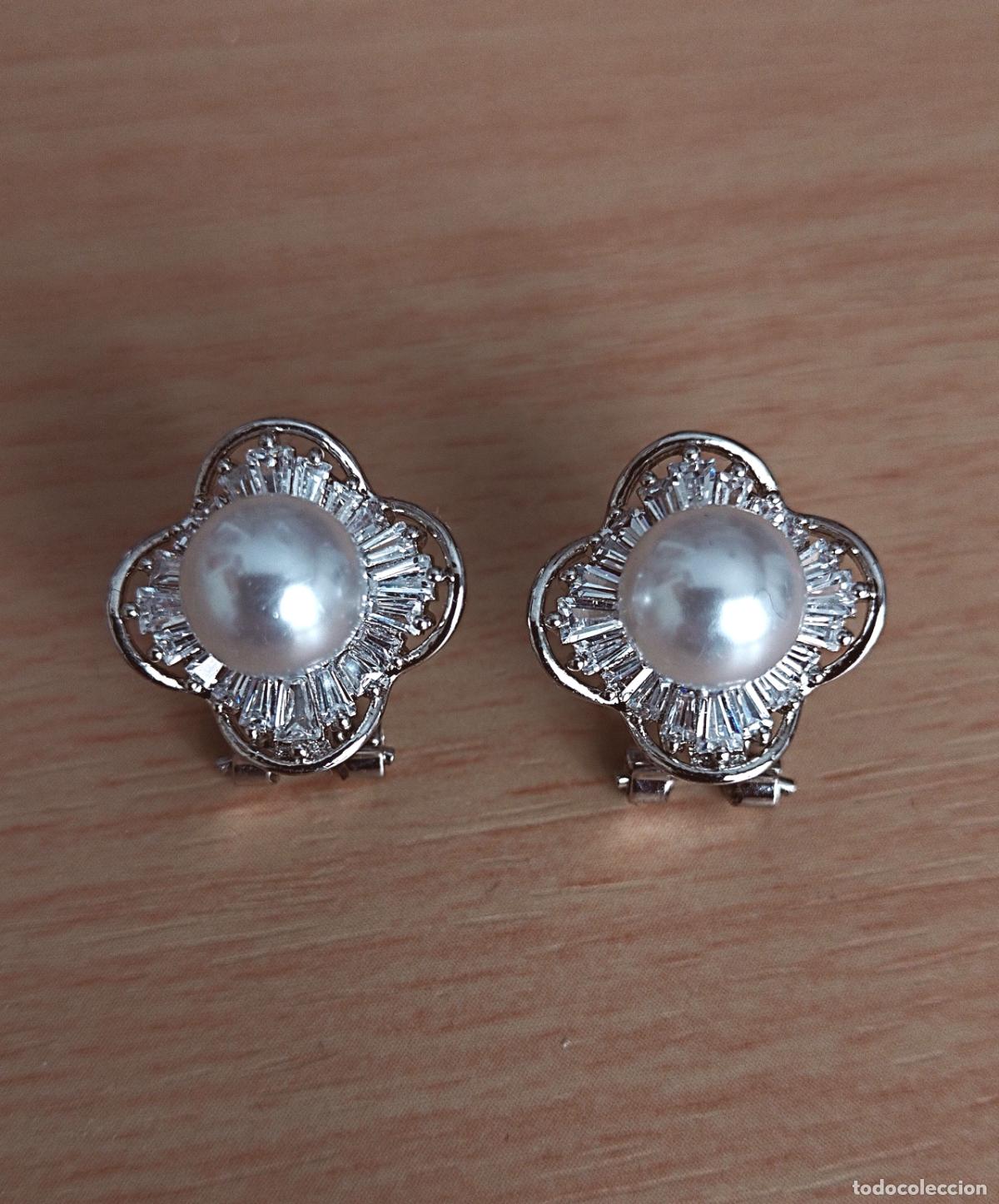 Joyeria: Pendientes plateados con perla, cierre de omega. - Foto 1