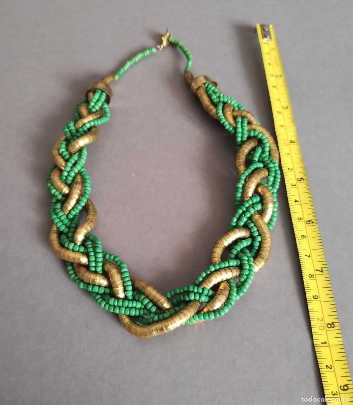 Joyeria: Collar dorado y con piedras verdes. - Foto 2