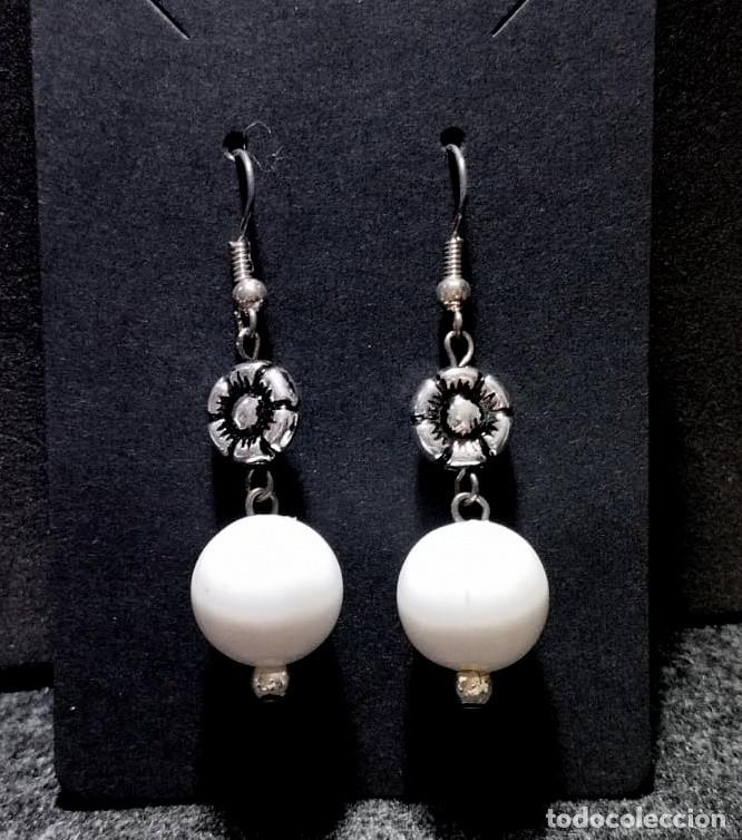 Joyeria: Pendientes largos color blanco y plata, A&ntilde;o 2000, Nuevos - Foto 1