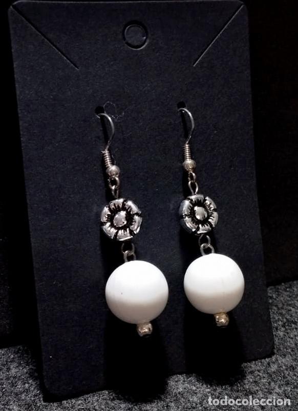Joyeria: Pendientes largos color blanco y plata, A&ntilde;o 2000, Nuevos - Foto 2