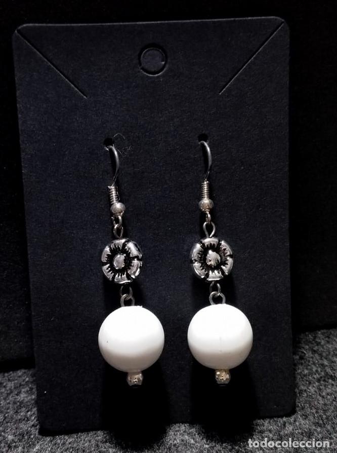 Joyeria: Pendientes largos color blanco y plata, A&ntilde;o 2000, Nuevos - Foto 3