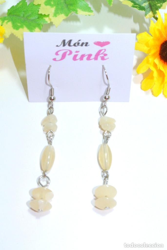 Joyeria: Pendientes largos color beige, A&ntilde;o 2000, Nuevos - Foto 2