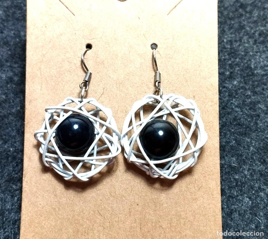 Joyeria: Pendientes color blanco y negro, A&ntilde;o 2000, Nuevos - Foto 1