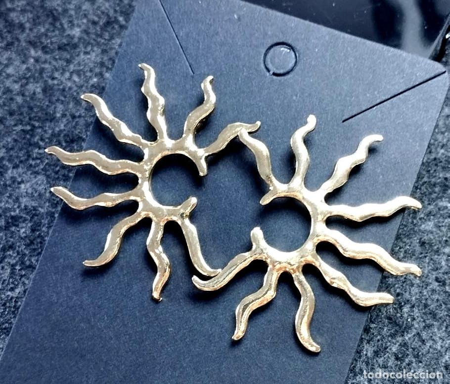 Joyeria: Pendientes largos de sol color oro, Nuevos - Foto 2