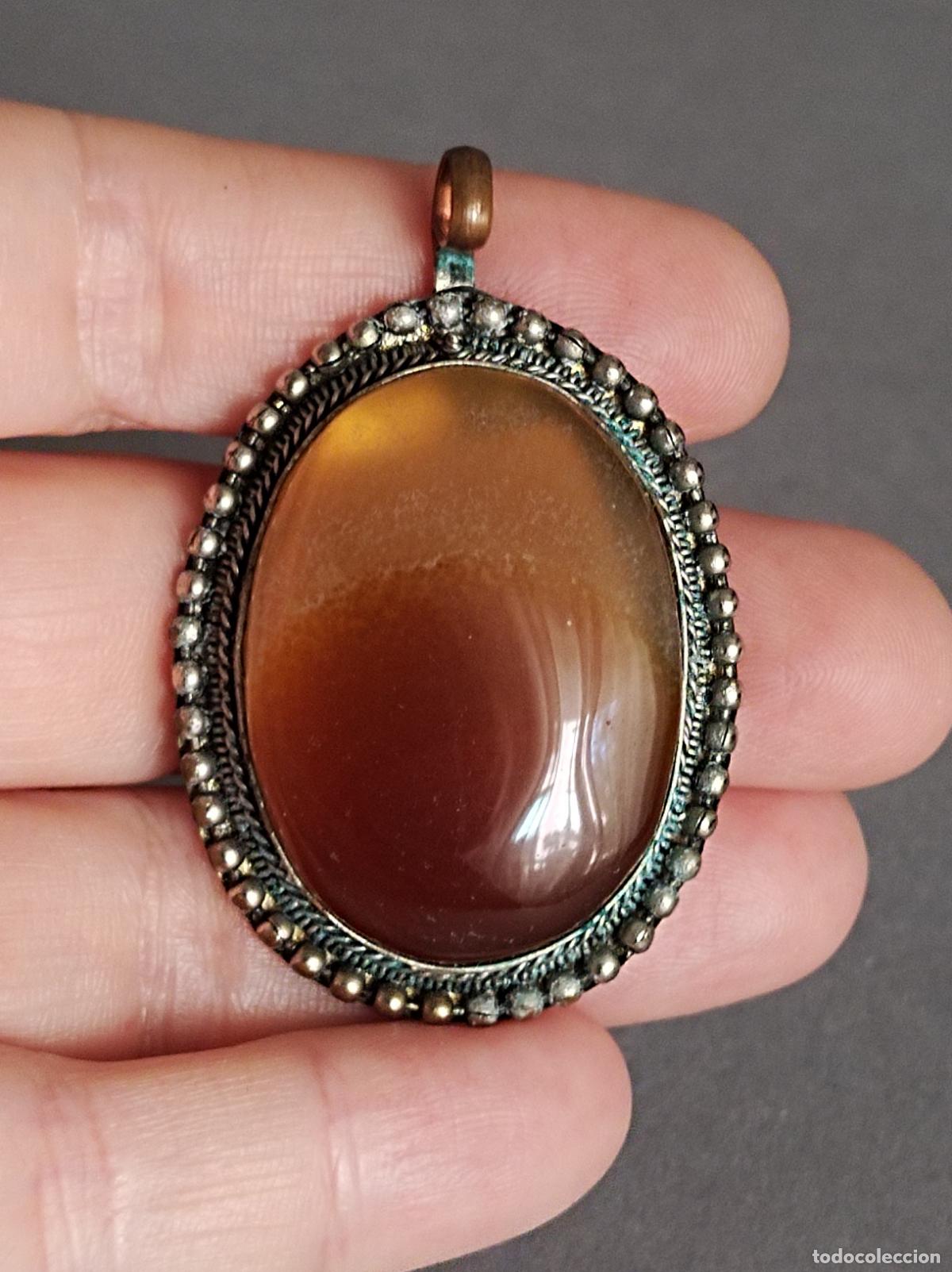 Joyeria: Colgante plateado con &aacute;gata marr&oacute;n. - Foto 4