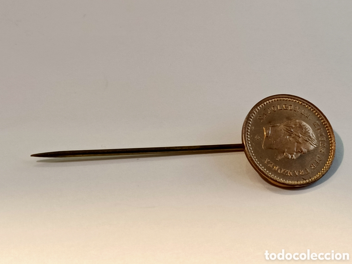 Joyeria: Aguja con peque&ntilde;a moneda dorada. - Foto 1