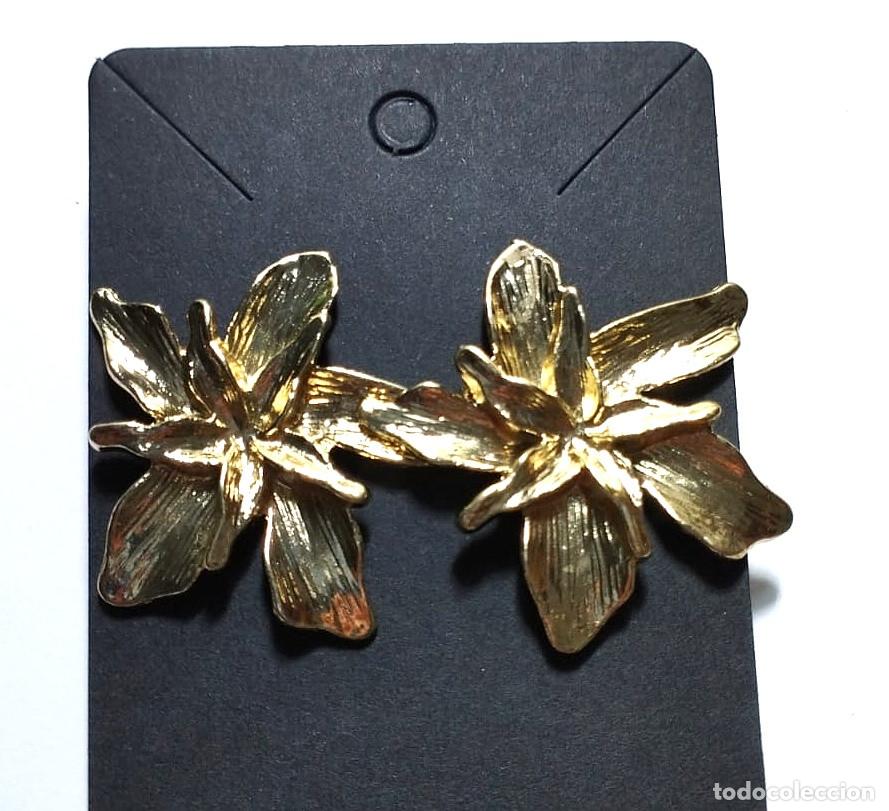 Joyeria: Pendientes flor color oro, Nuevos - Foto 1