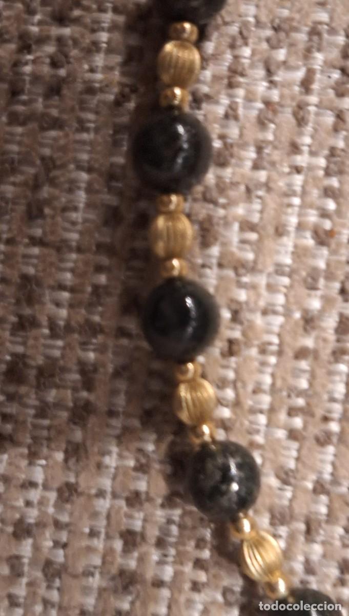 Joyeria: Collar de cuentas negras y doradas con relieve - Foto 2