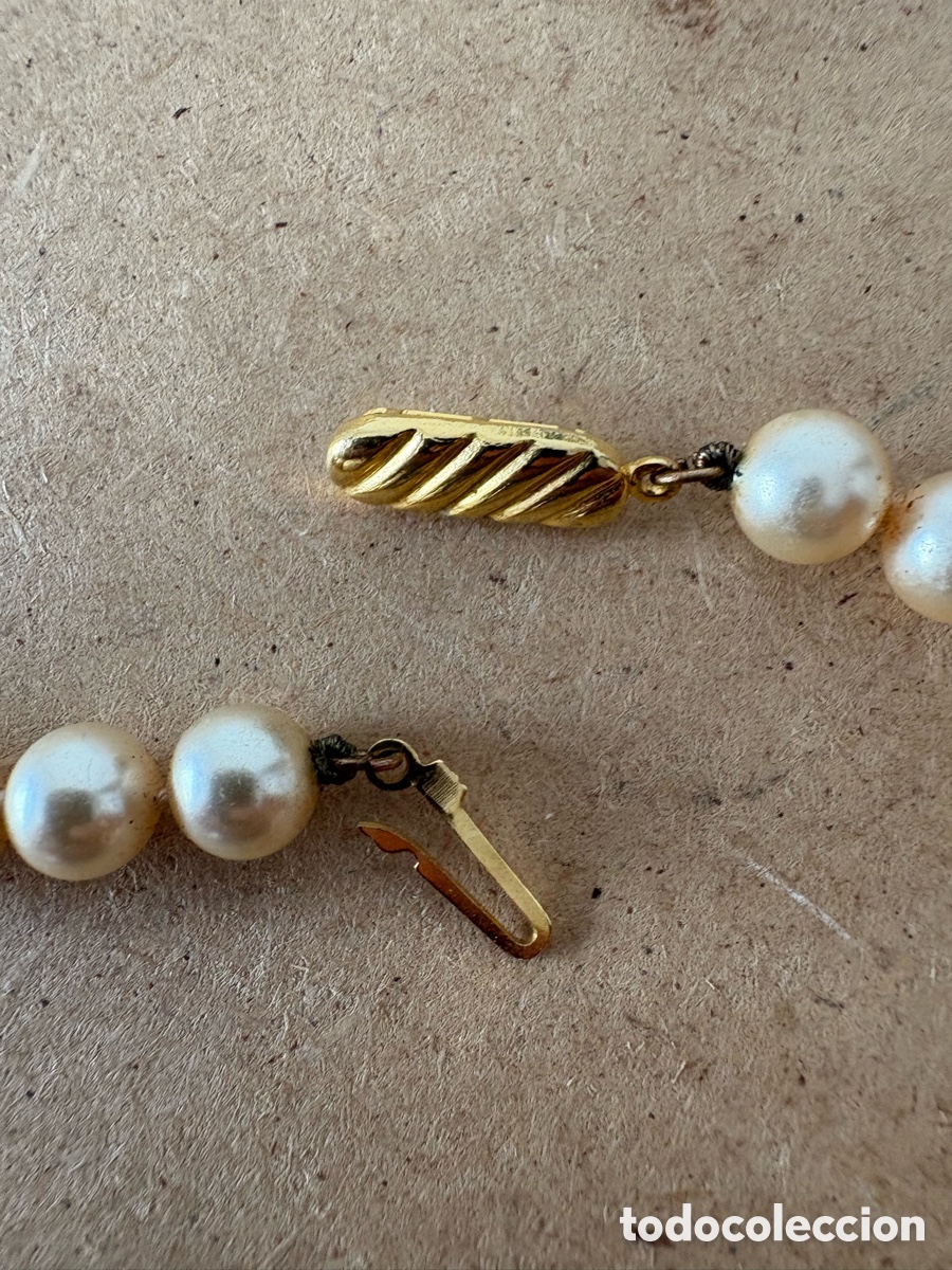 Joyeria: Collar con cierre dorado y perlas de imitaci&oacute;n (A15) - Foto 3