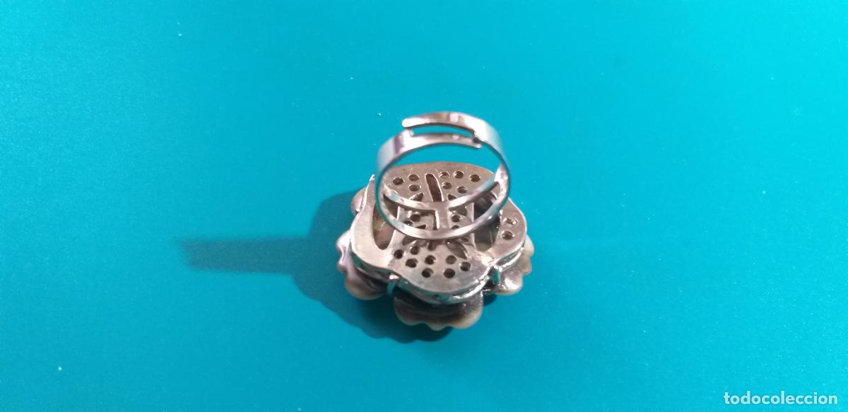 Joyeria: Anillo con forma de flor. - Foto 4