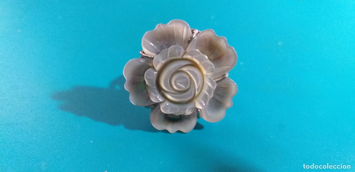 Joyeria: Anillo con forma de flor. - Foto 1
