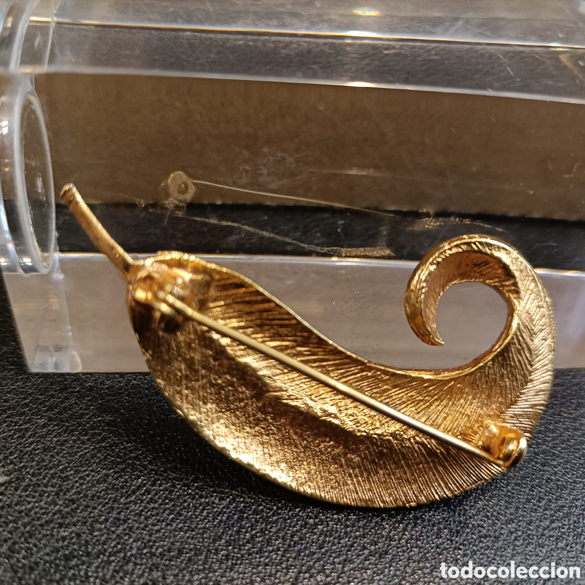 Joyeria: Broche dorado con forma de pluma. - Foto 4