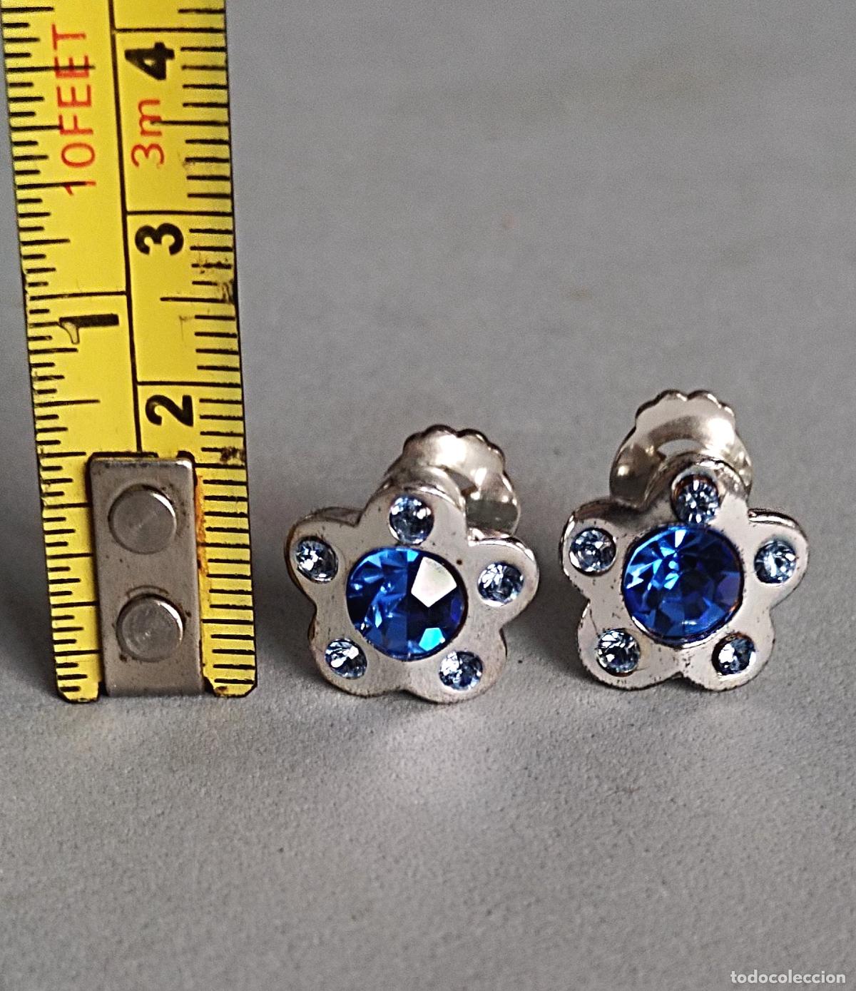 Joyeria: Pendientes plateados con forma de flor, cierre de clip. - Foto 2