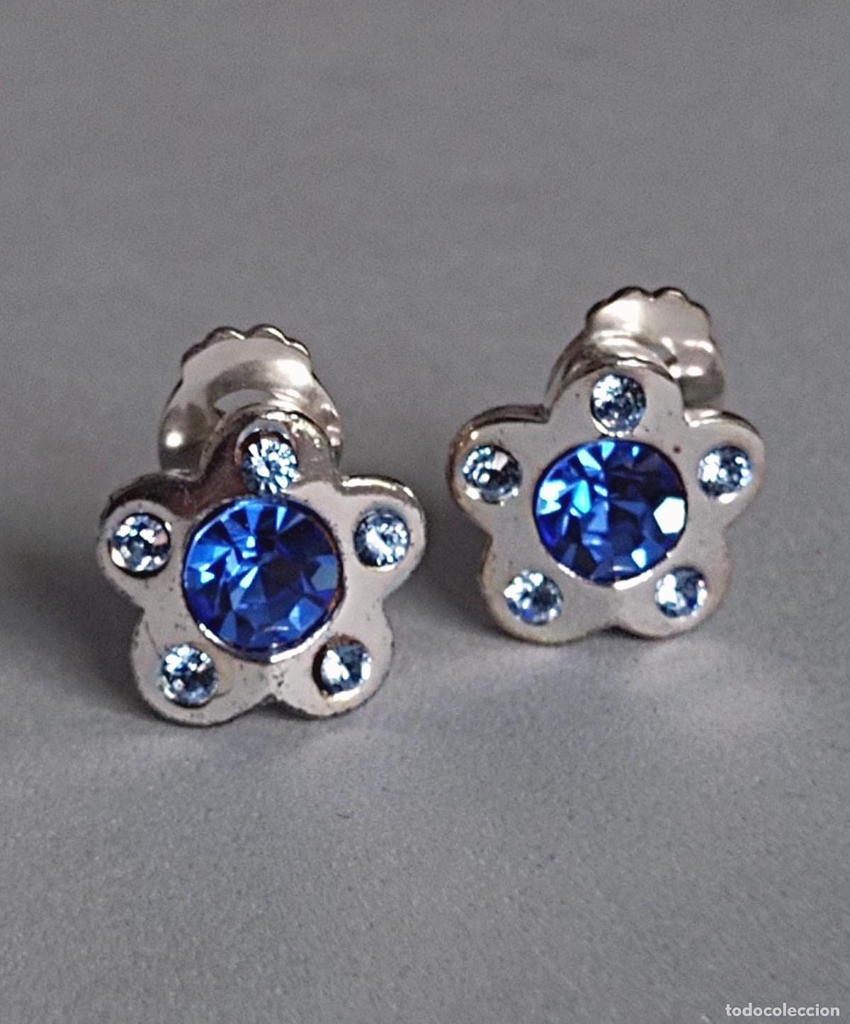 Joyeria: Pendientes plateados con forma de flor, cierre de clip. - Foto 1