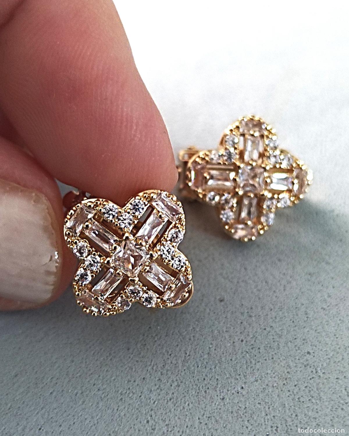 Joyeria: Pendientes dorados con cristalitos, cierre de clip. - Foto 4