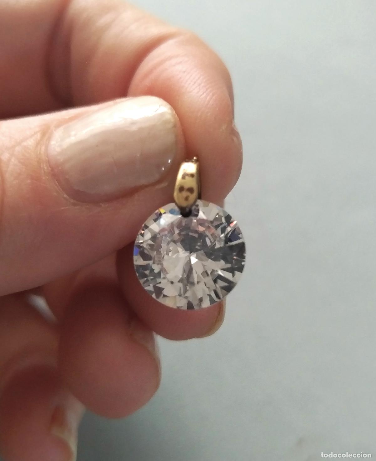 Joyeria: Colgante dorado con circonita. - Foto 1