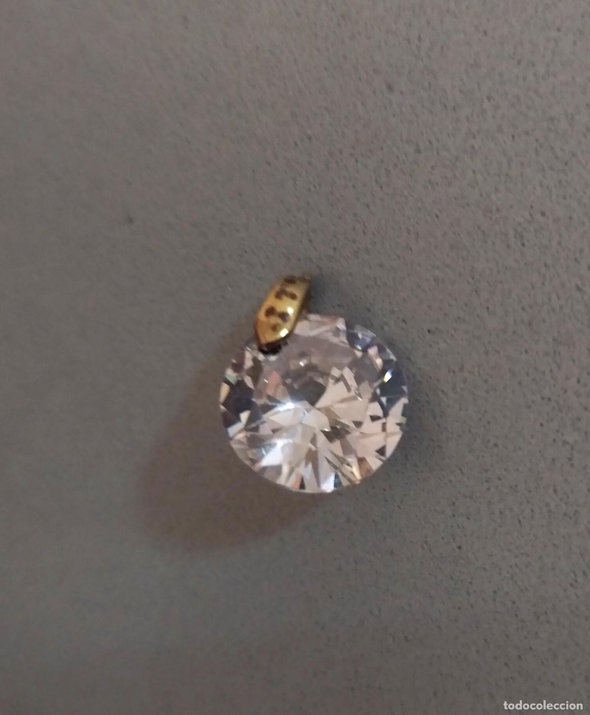 Joyeria: Colgante dorado con circonita. - Foto 3