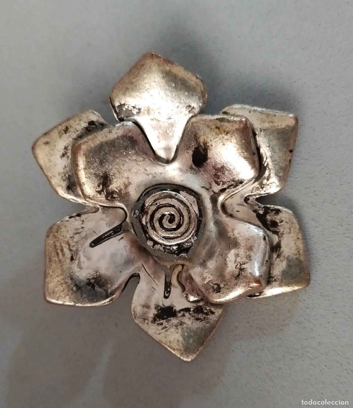 Joyeria: Colgante plateado forma de flor. - Foto 3