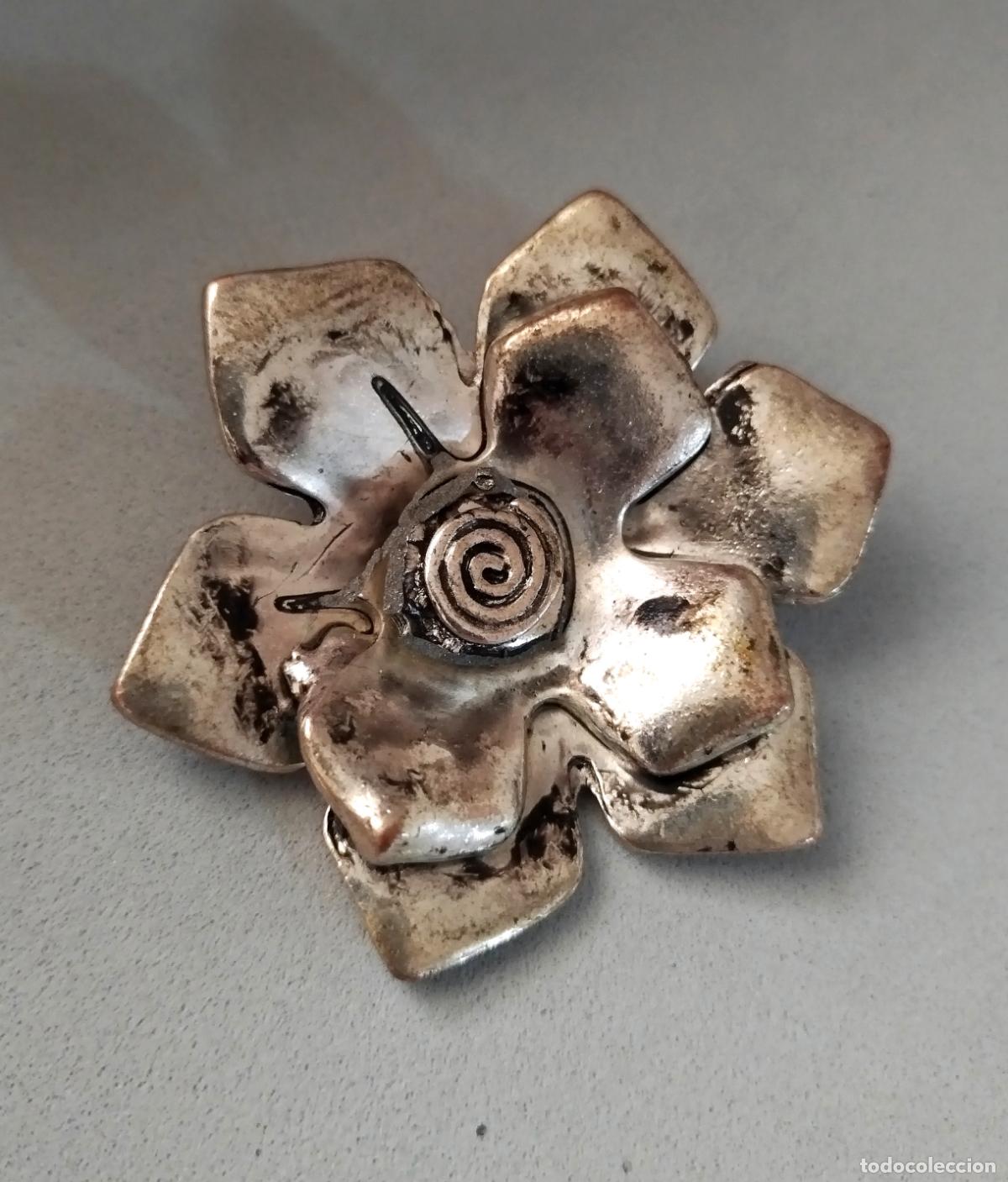 Joyeria: Colgante plateado forma de flor. - Foto 2