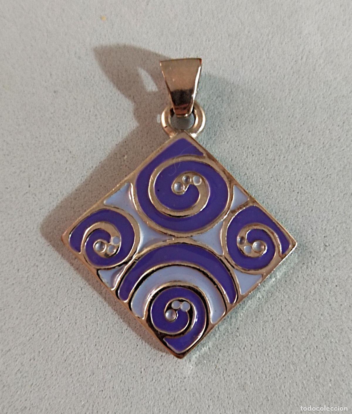 Joyeria: Colgante plateado, bisuter&iacute;a. - Foto 2