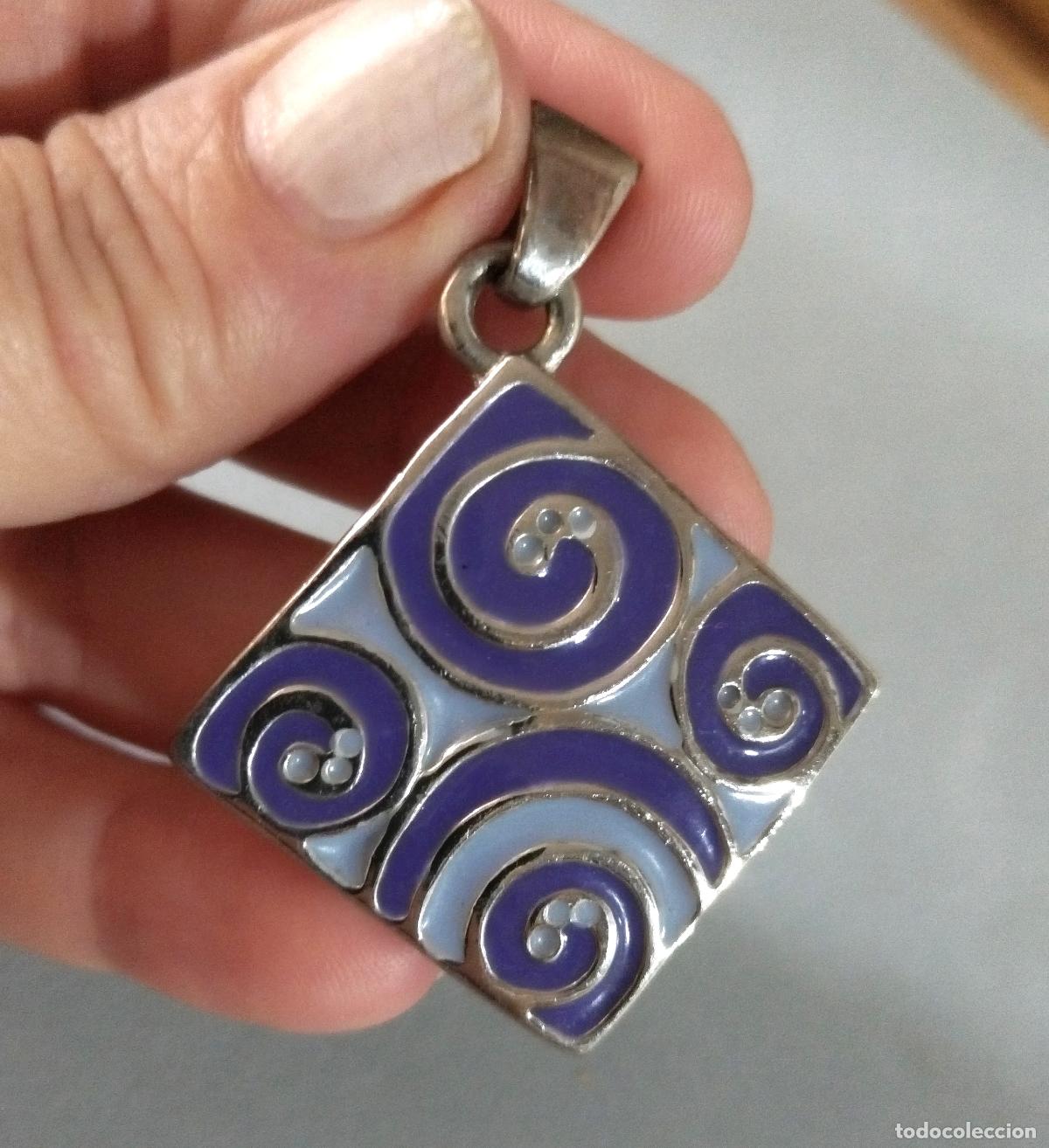 Joyeria: Colgante plateado, bisuter&iacute;a. - Foto 1