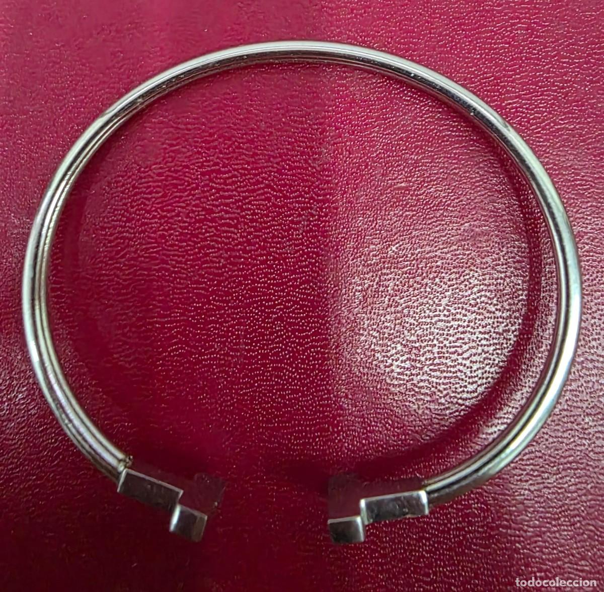 Joyeria: Pulsera r&iacute;gida plateada con cierre en &ldquo;T&rdquo; &ndash; 5 cm - Foto 2