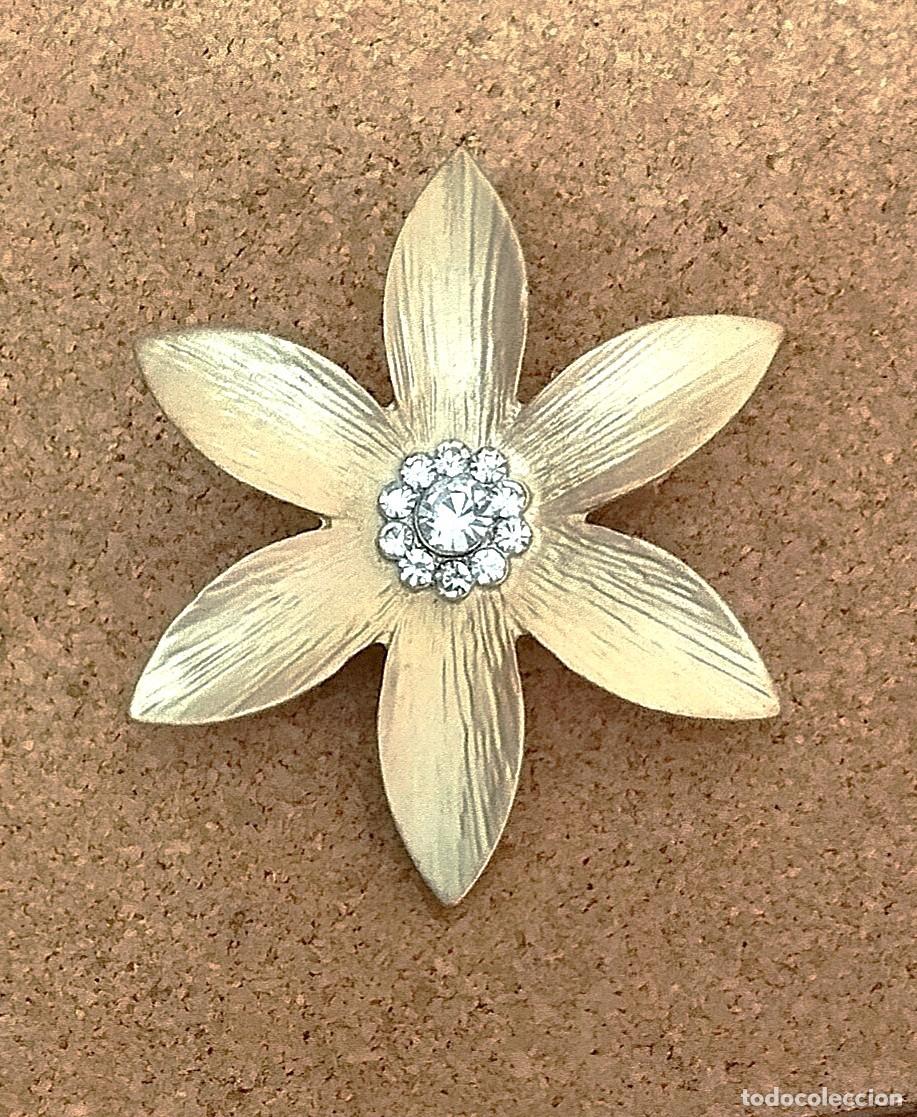 Joyeria: Broche bisuter&iacute;a, flor dorada - Foto 1