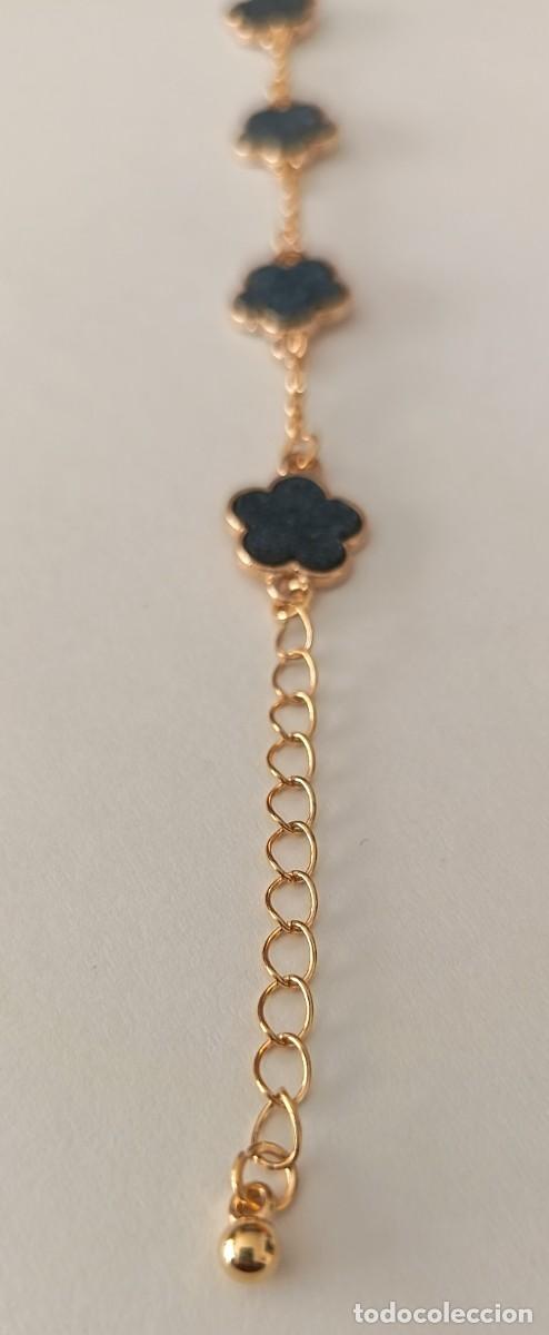 Joyeria: Pulsera dorada con flores. Regulable. - Foto 3