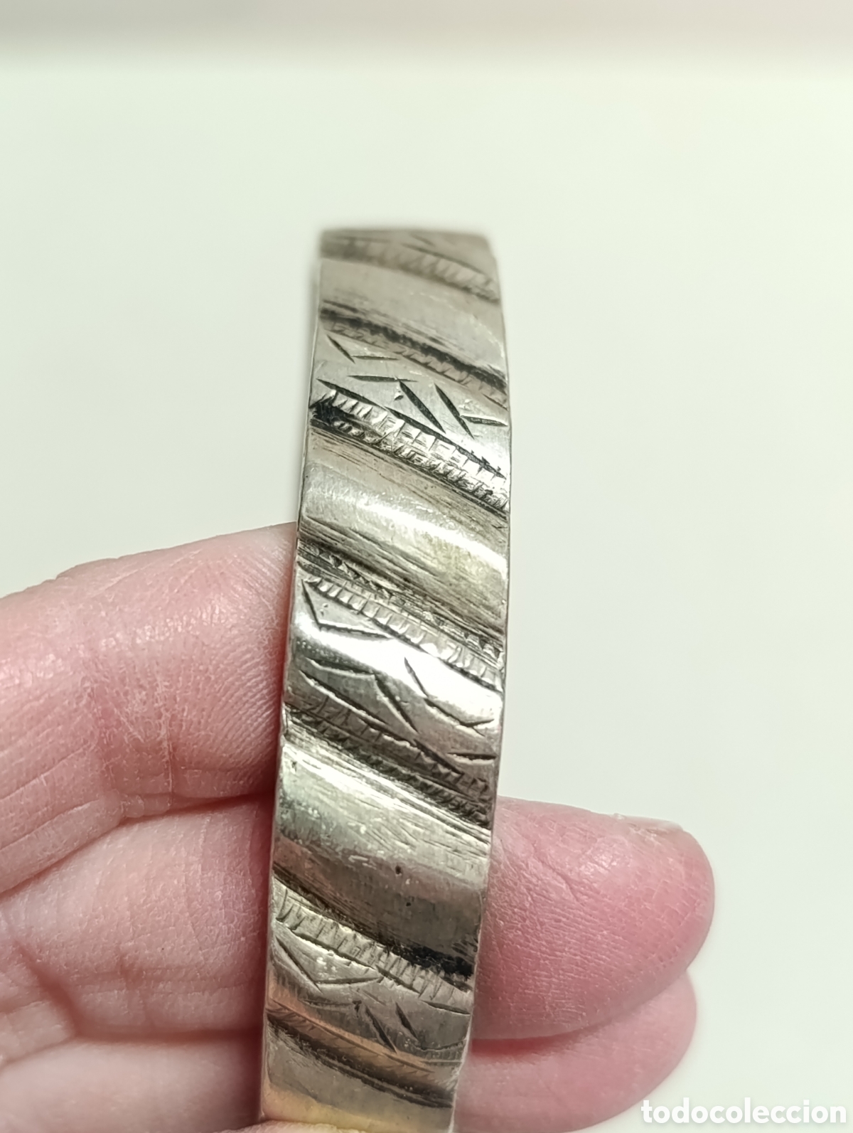 Joyeria: PULSERA RIGIDA DE METAL PLATEADO. - Foto 4