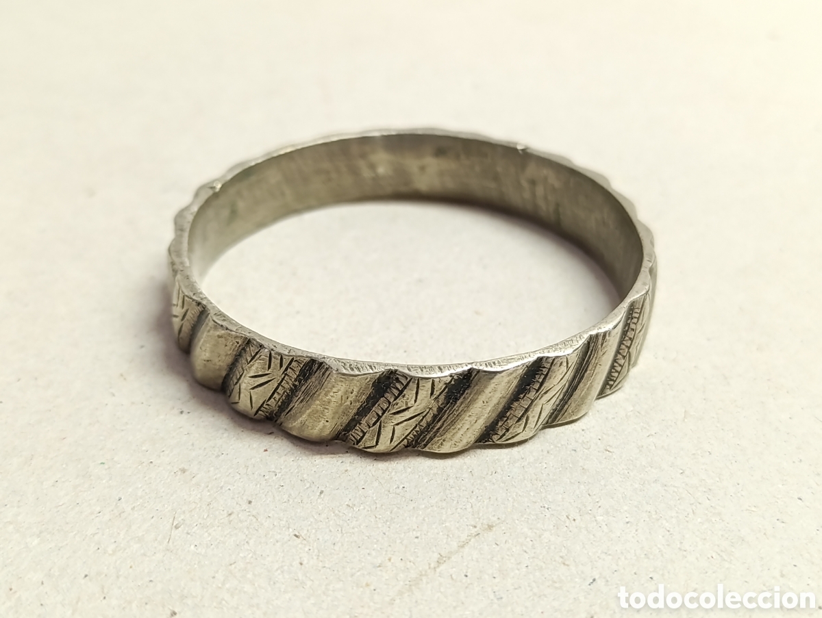 Joyeria: PULSERA RIGIDA DE METAL PLATEADO. - Foto 6
