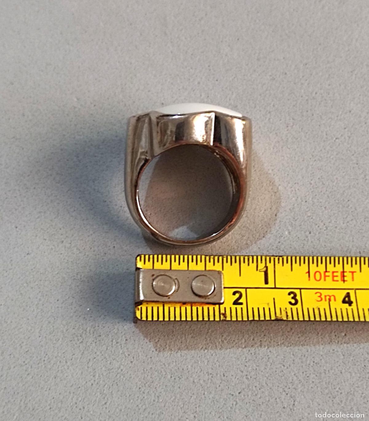 Joyeria: Anillo plateado, forma de flor, bisuter&iacute;a. - Foto 3