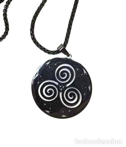 Schmuck: Colgante de protecci&oacute;n Nudo de bruja de acero color negro con cadena preparado con Palo Santo, Nuevo