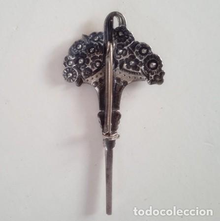 Joyeria: Broche estilo art deco de flores plateado - Foto 2