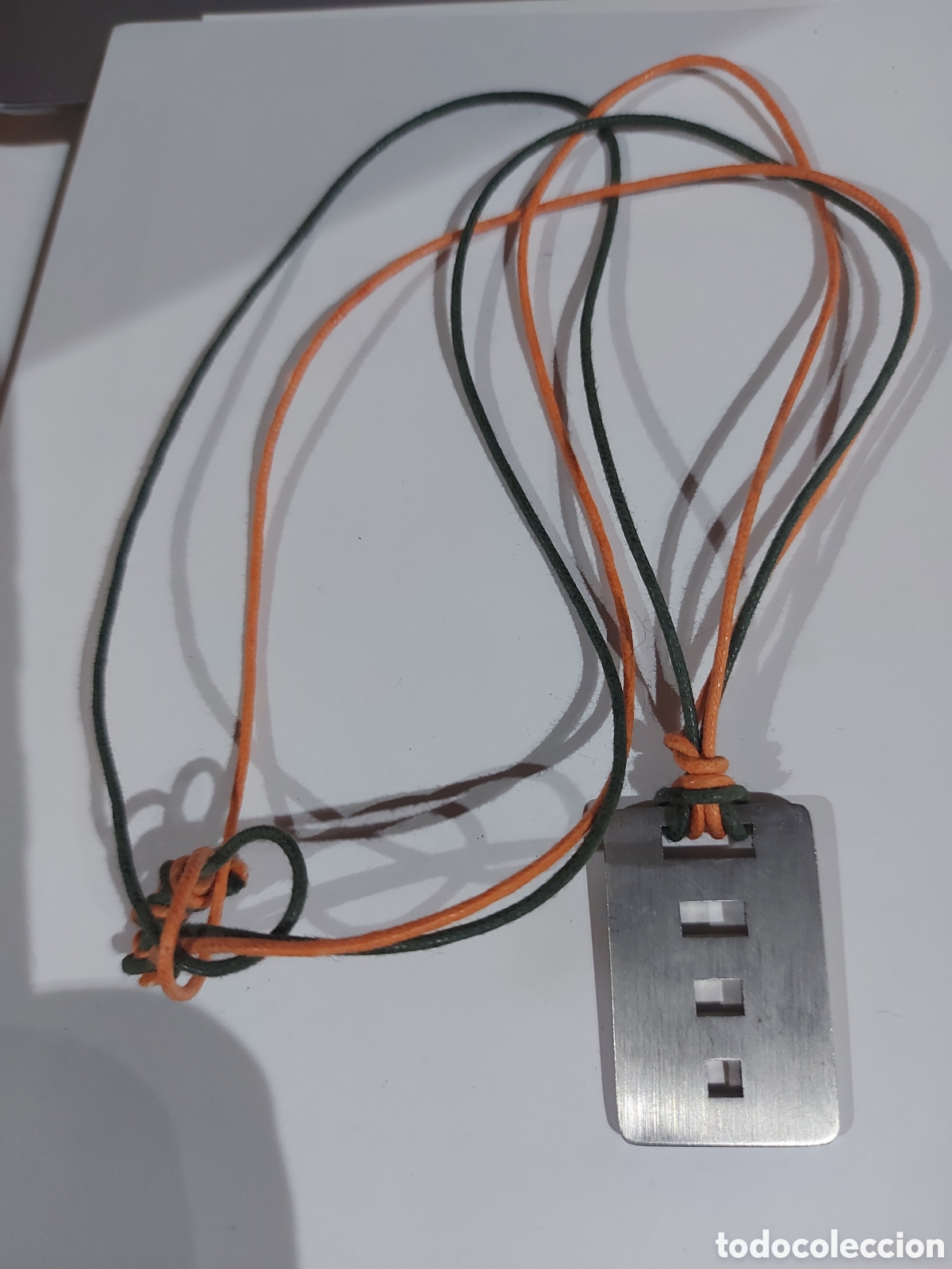 Joyeria: Colgar&eacute; cuero y metal - Foto 1