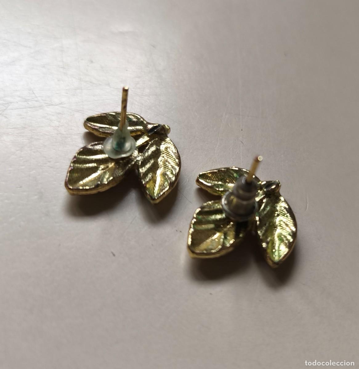 Joyeria: Pendientes de bot&oacute;n con forma de hoja dorada, vintage. - Foto 2
