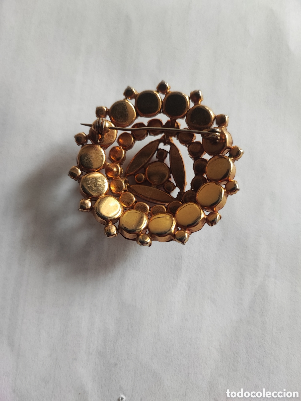 Joyeria: Broche de metal dorado y cristales. - Foto 3