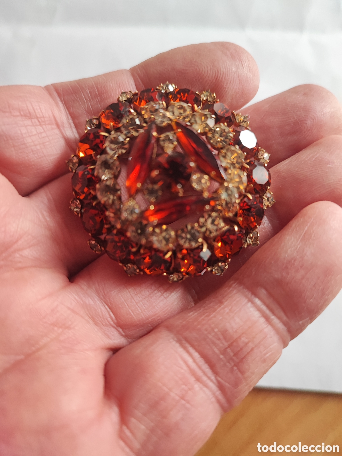 Joyeria: Broche de metal dorado y cristales. - Foto 4