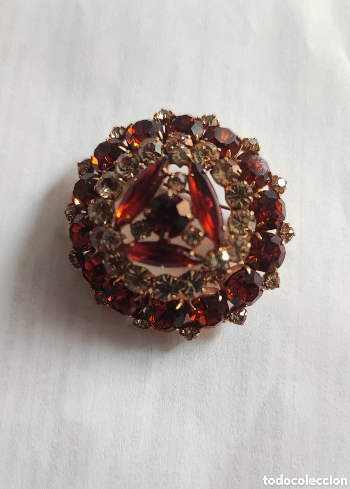 Joyeria: Broche de metal dorado y cristales. - Foto 1