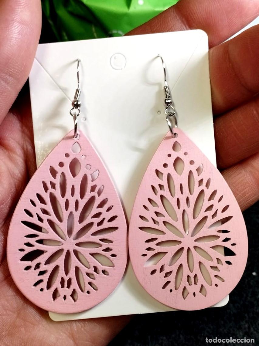 Joyeria: Pendientes largos de madera color rosa dulce, Nuevos - Foto 3