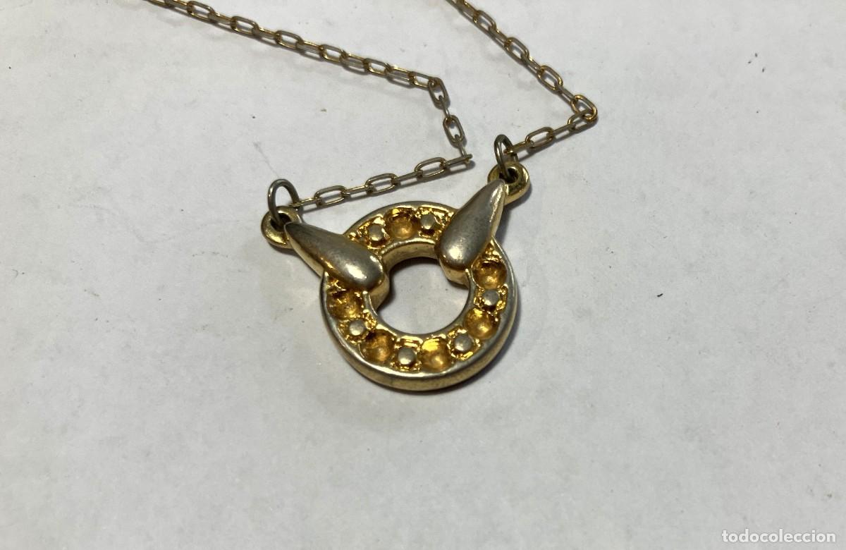 Joyeria: Colgante dorado tipo Dior, con cadena. - Foto 2