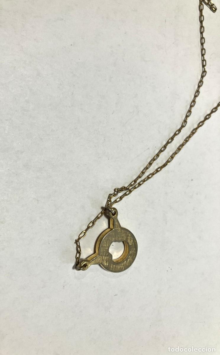 Joyeria: Colgante dorado tipo Dior, con cadena. - Foto 3