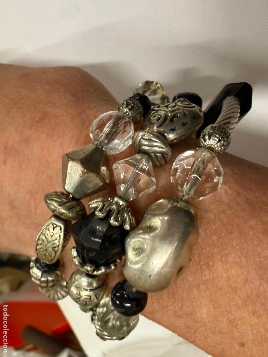 Joyeria: Encantador brazalete de triple vuelta. Comodisimo y se adapta a todas las medidas