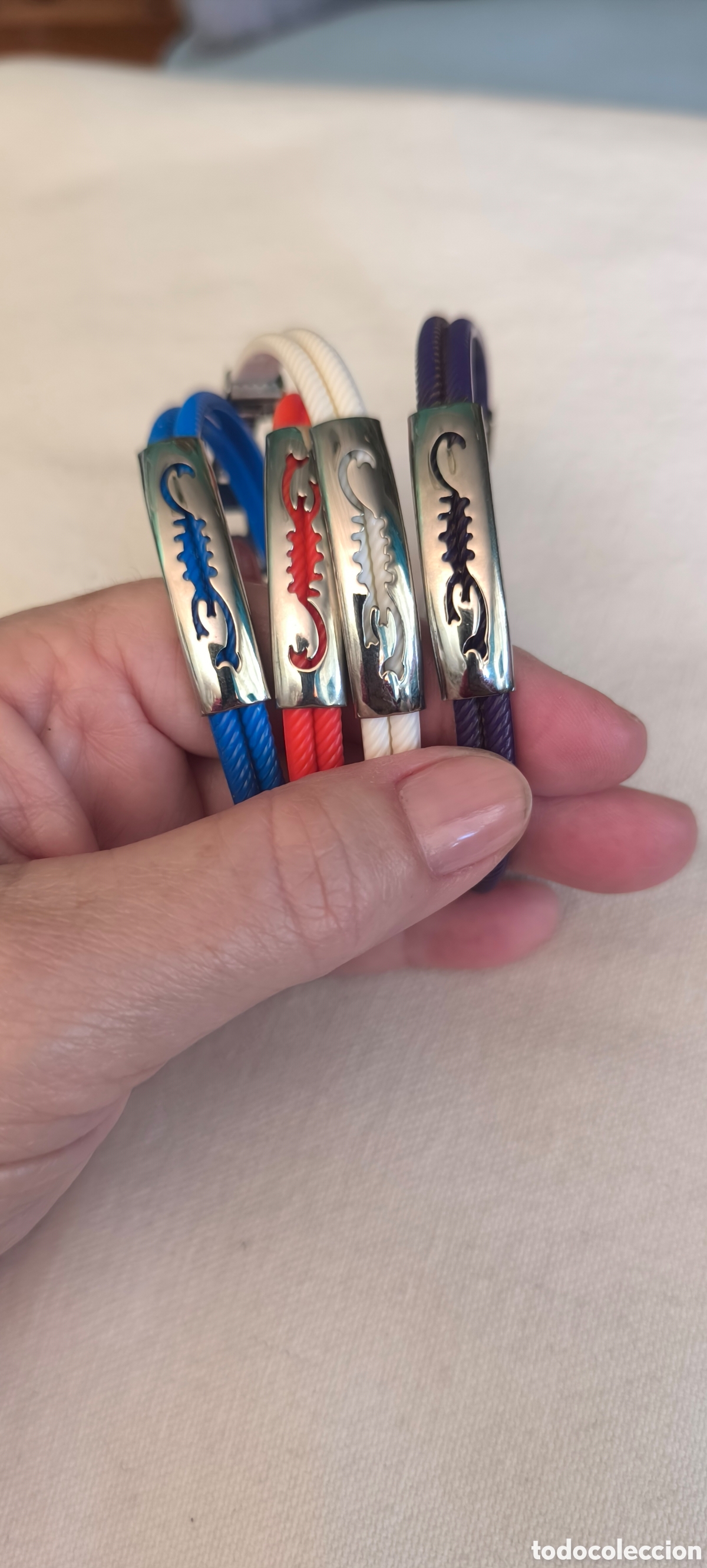 Joyeria: Vendo 4 pulseras con placa de acero totalmente nuevas - Foto 2