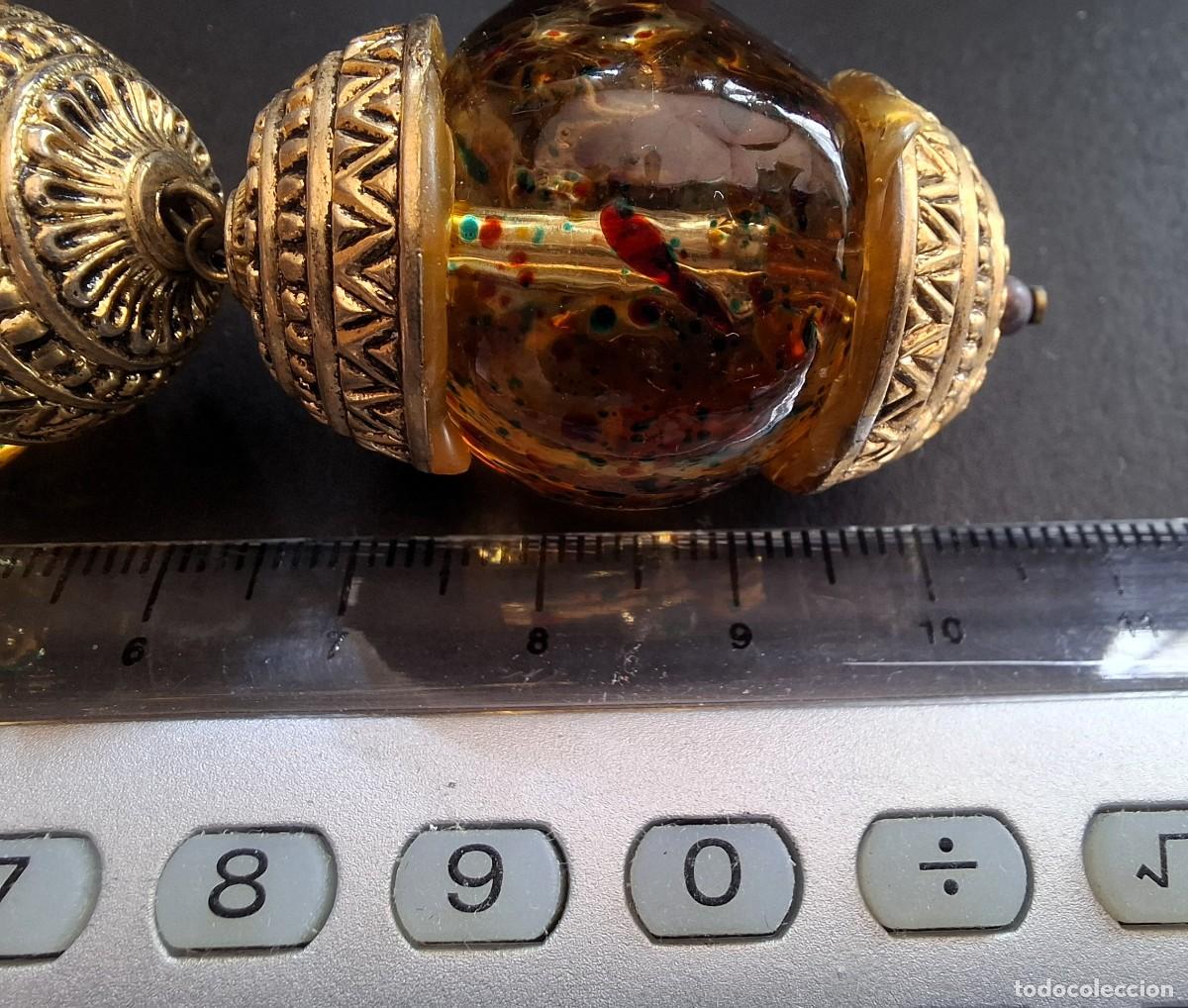 Joyeria: 5 Detalle de su longitud 10,5 cm y los capuchones en metal dorado trabajado con filigranas arabescas - Foto 5