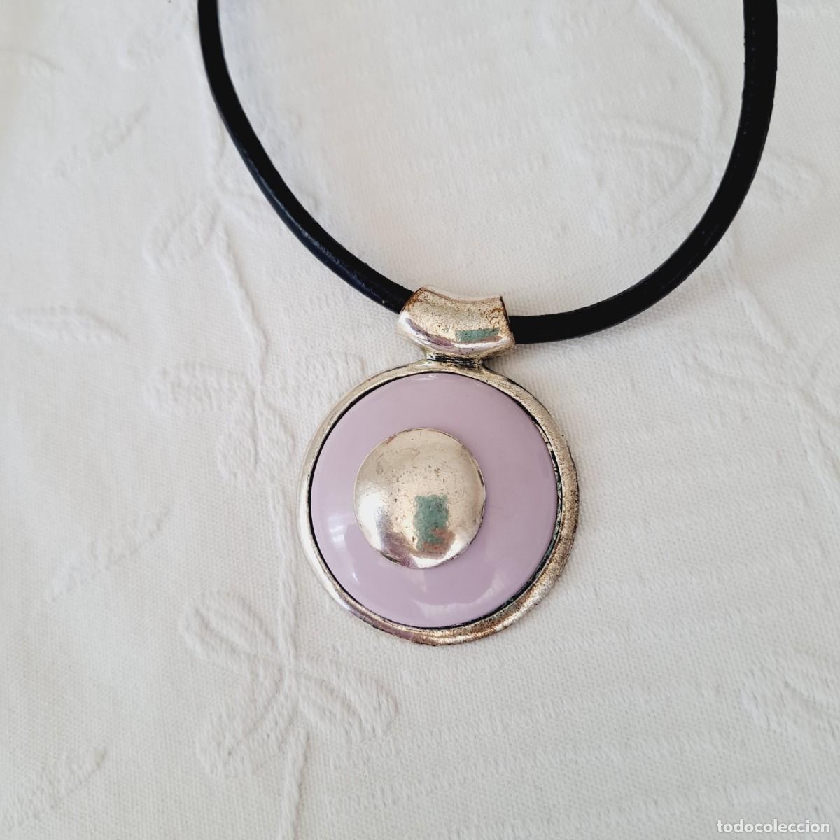 Joyeria: COLGANTE EN METAL Y ESMALTE LILA